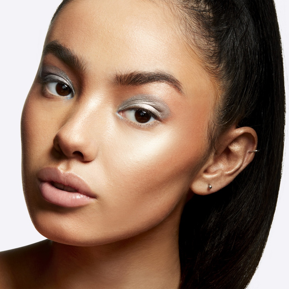 Пудра для лица компактная Extra Dimension Skinfinish