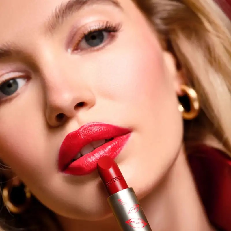 Помада для губ увлажняющая Perfect Color Lipstick 2025
