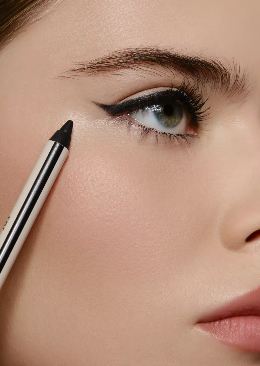Кайал для глаз со спонжем для растушевки Kajal Liner