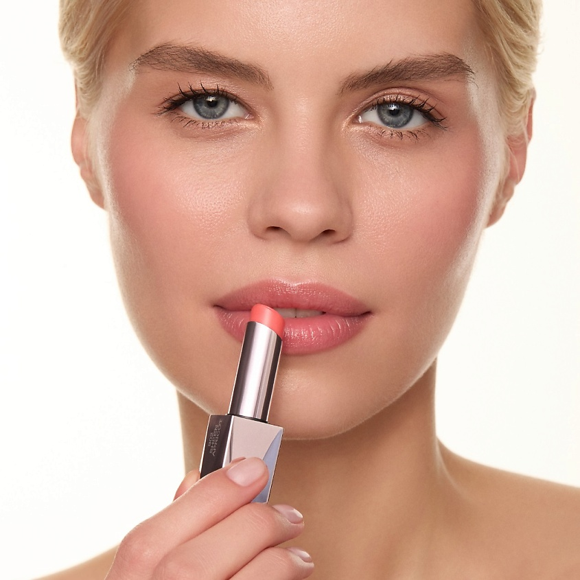 Помада-бальзам Lipstick Beyond Care Sheer
