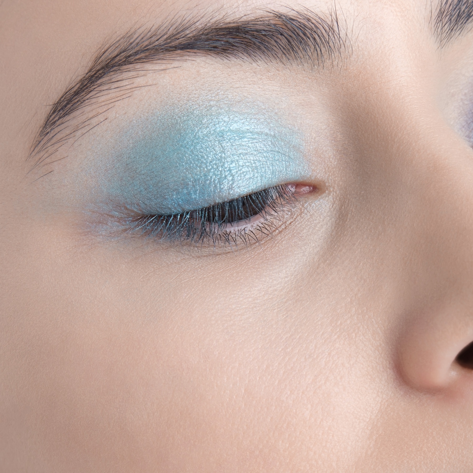 Тени для век компактные Silky Shadow Metallic