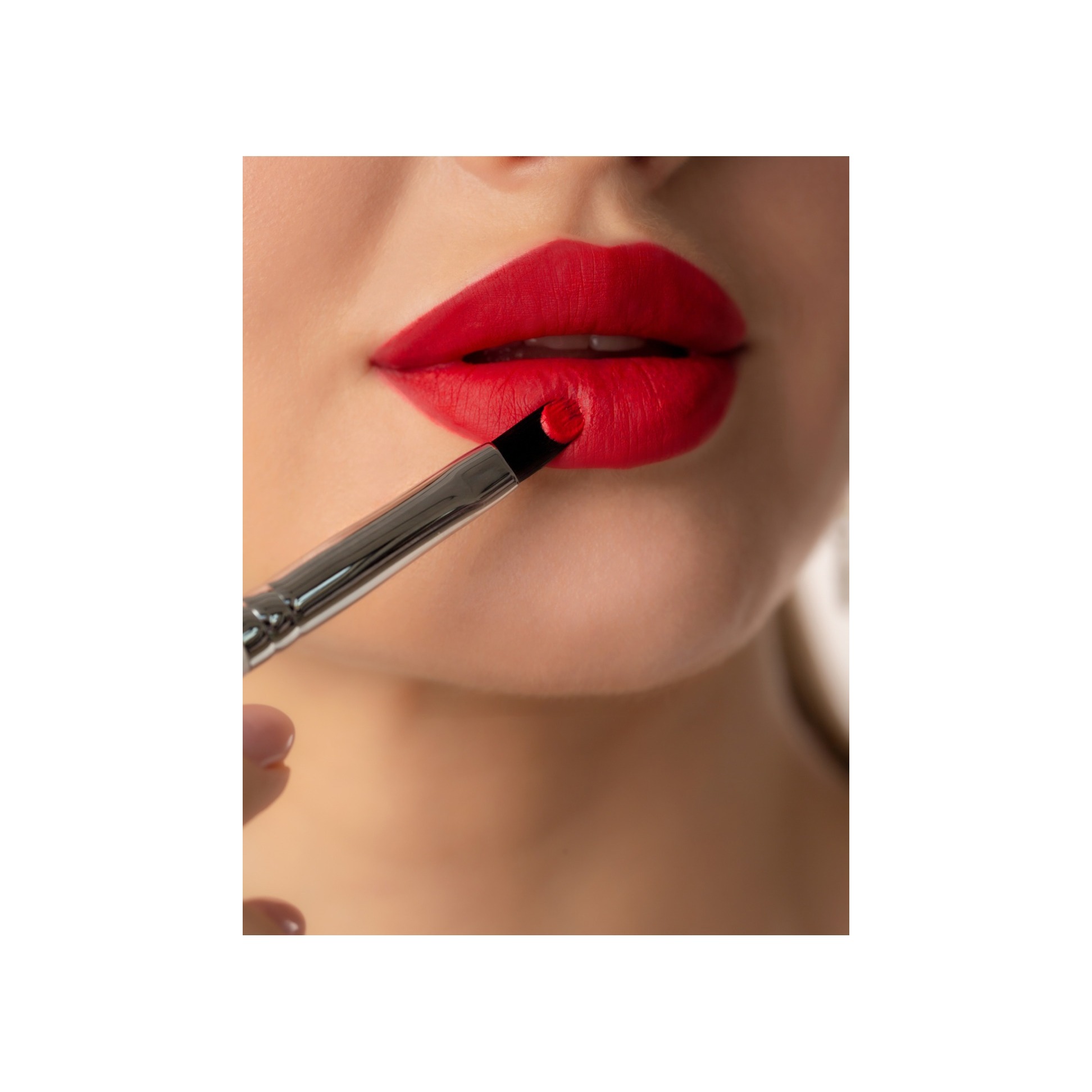 Кисть для губ 16  купить в VISAGEHALL