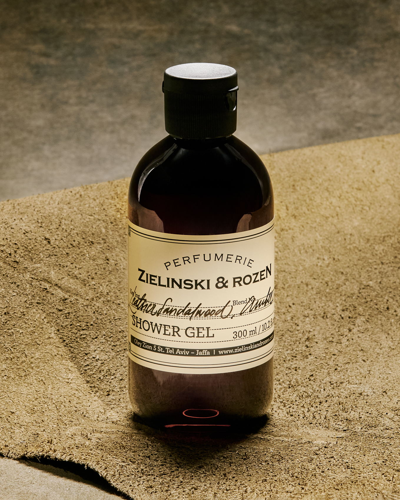 Гель для душа Кожа, Сандал, Амбра купить в VISAGEHALL