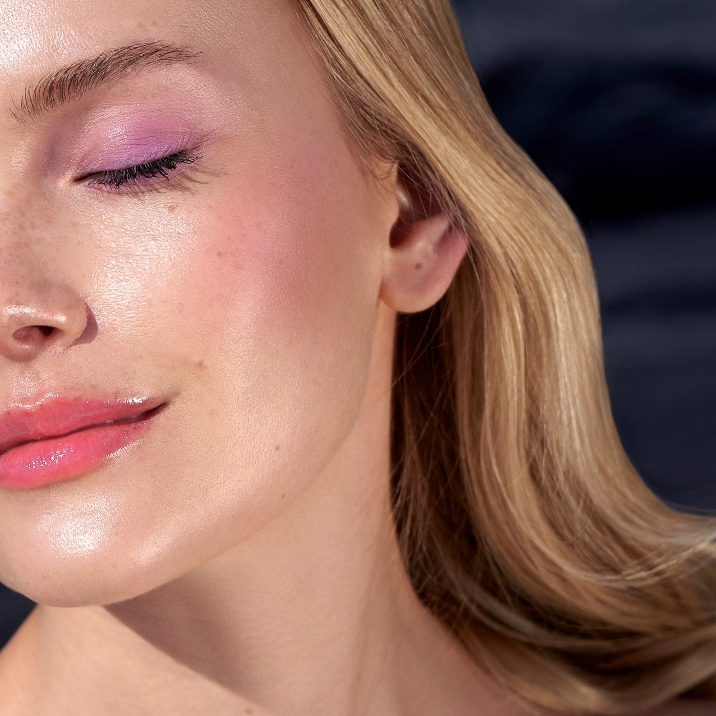Основа под макияж сияющая Soft Glow Primer