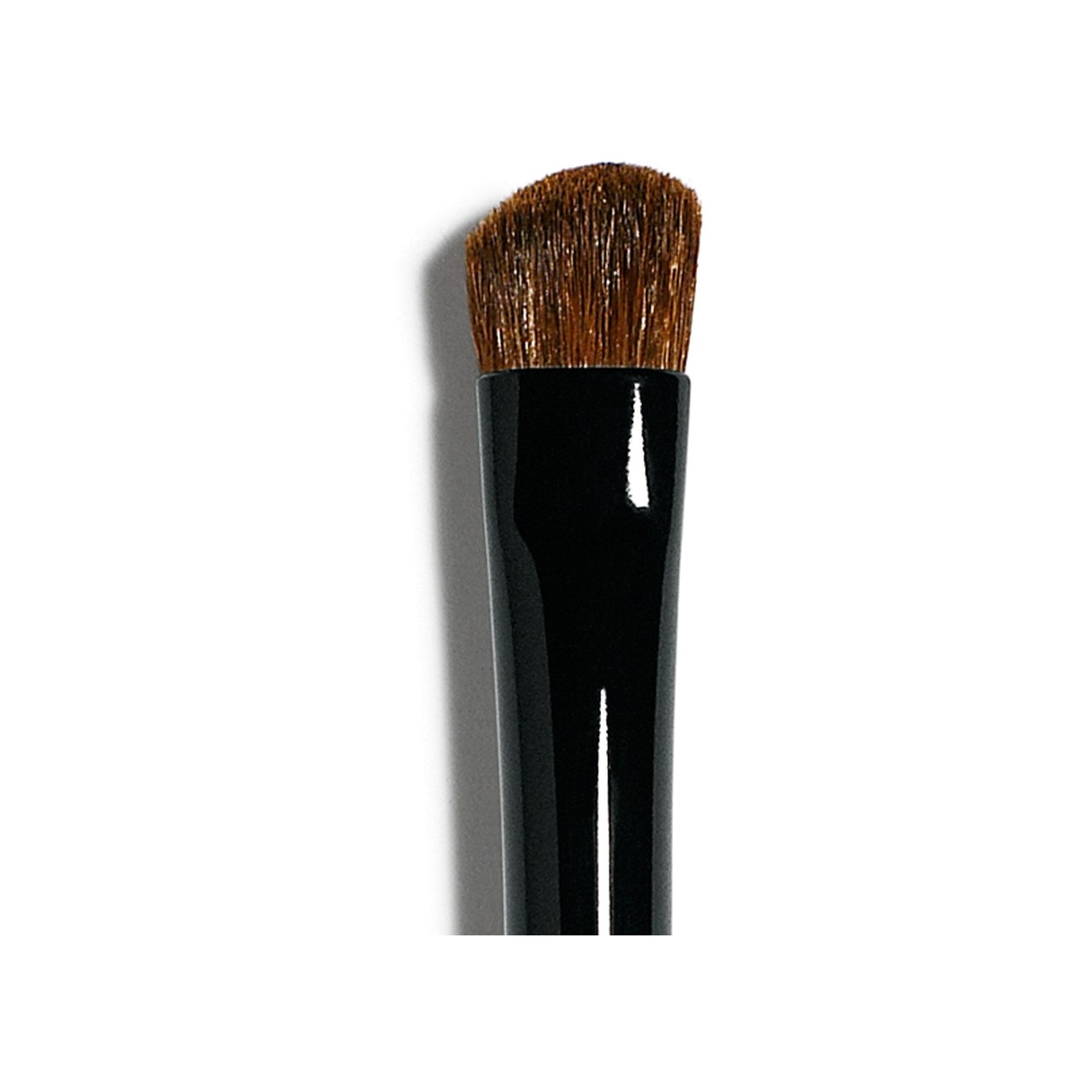 Кисть косметическая Angle Eye Shadow Brush купить в VISAGEHALL