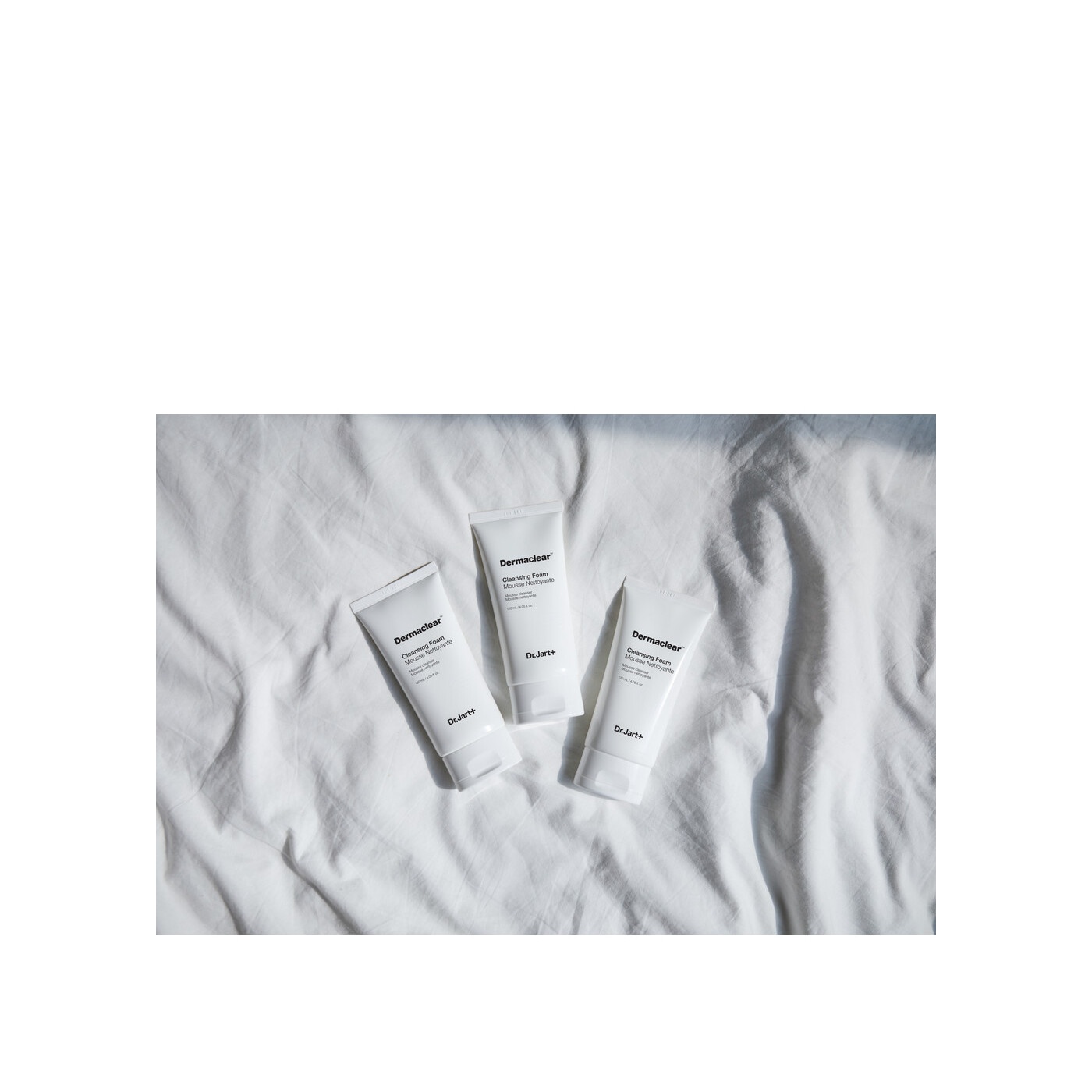 Мягкая пенка для умывания с био-водой Dermaclear Micro Foam Micro-Mousse Cleansing Foam купить в VISAGEHALL