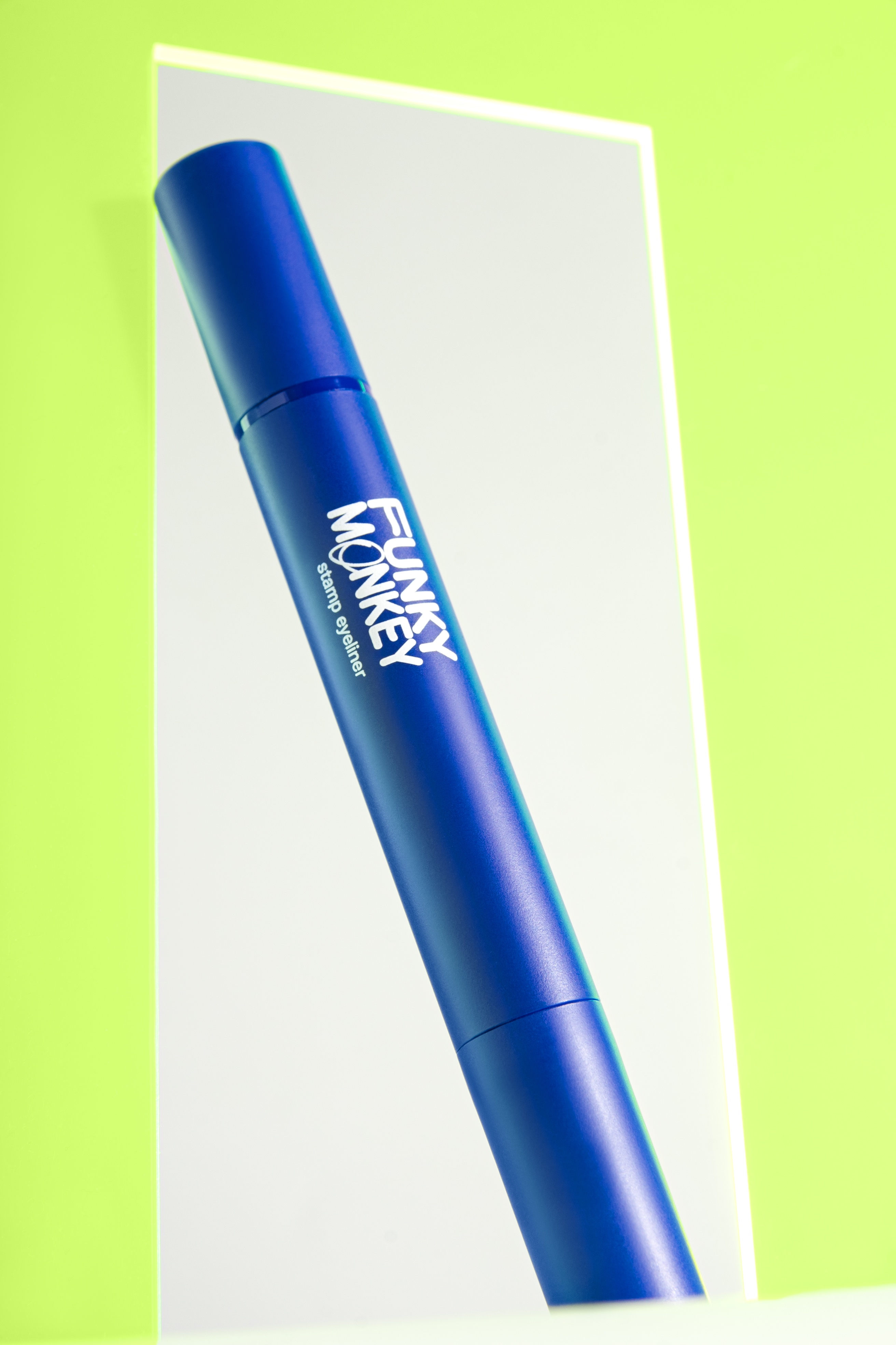 Маркер для глаз со штампом Stamp eyeliner