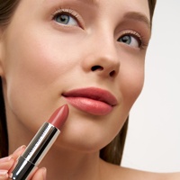 Помада-бальзам оттеночная Wet Kiss Lipstick-Balm