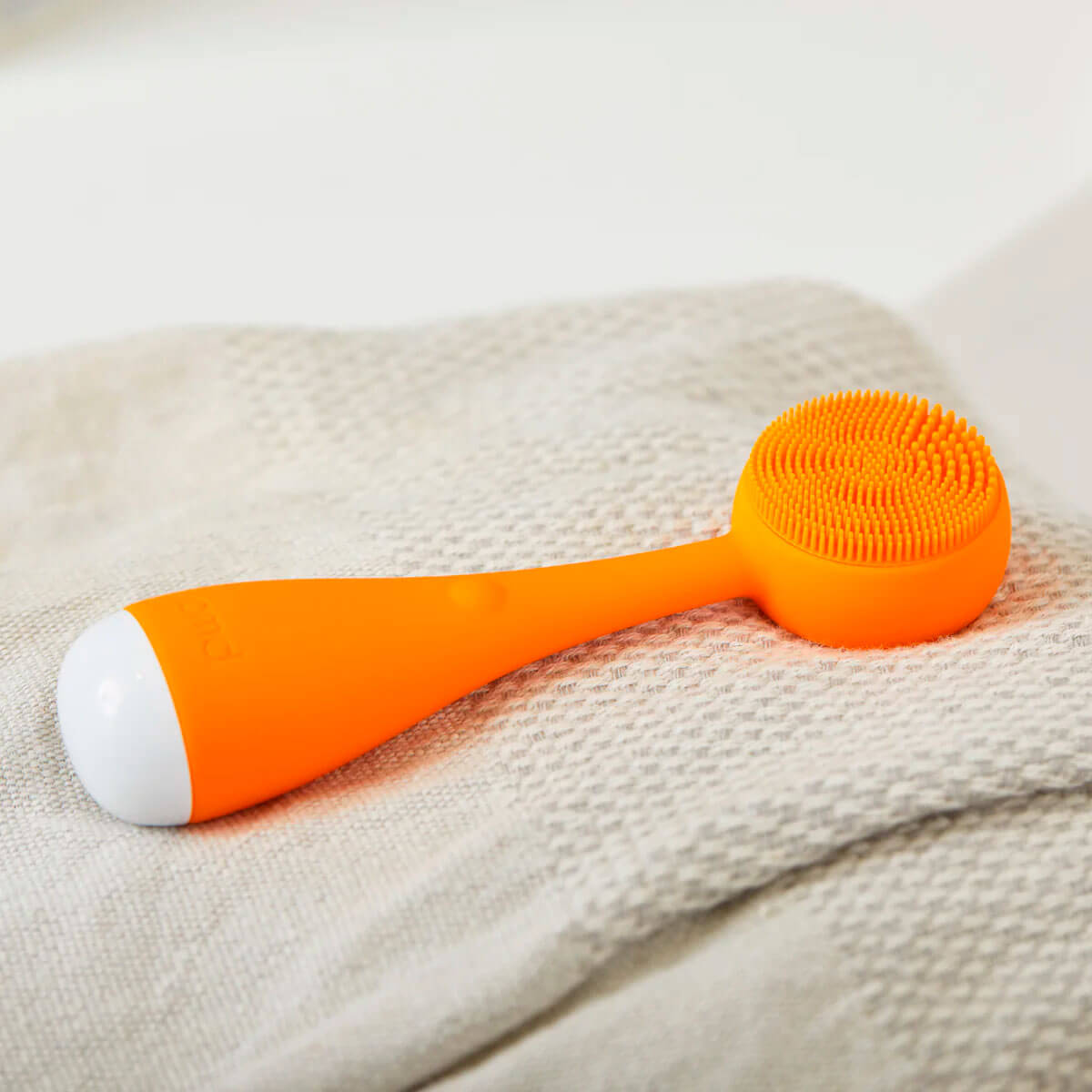 Щёточка для очищения силиконовая Orange Mini купить в VISAGEHALL