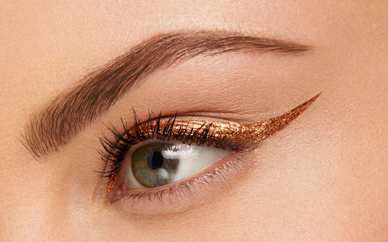 Подводка для глаз Liquid Metaliner Gold Me! 001  купить в VISAGEHALL