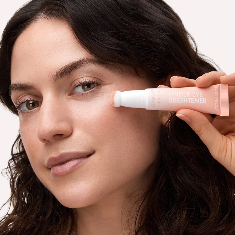 Корректор для области вокруг глаз жидкий Under Eye Brightener Liquid 