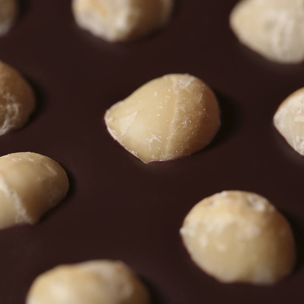 Шоколад горький Макадамия 66% купить в VISAGEHALL