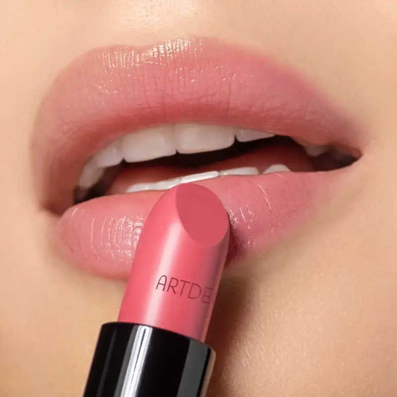Помада для губ увлажняющая Perfect Color Lipstick Весна 2021