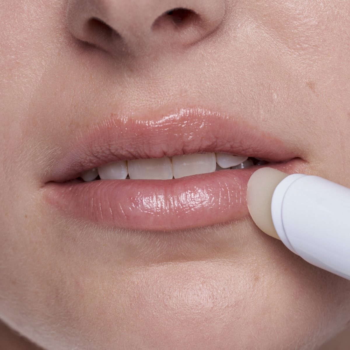 Стик для губ увлажняющий купить в VISAGEHALL