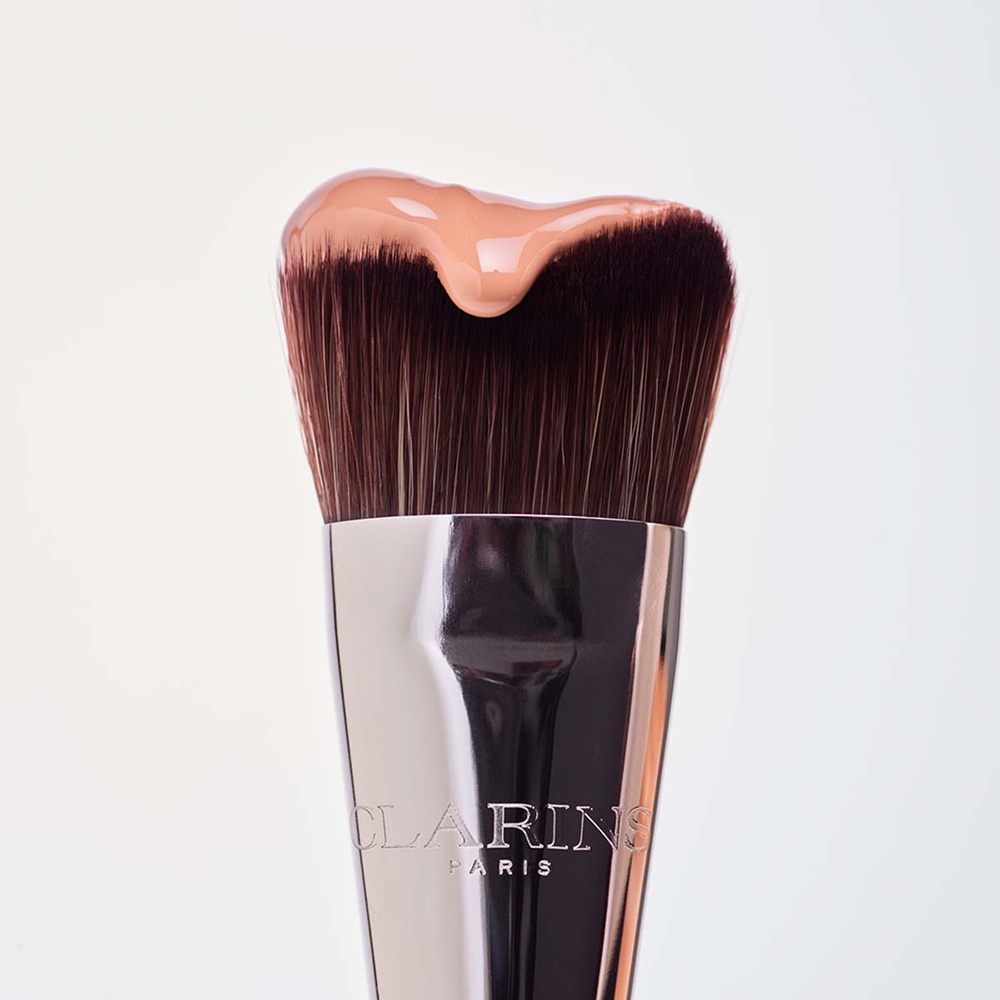 Кисть для тона, усиливающая эффект лифтинга Gua Sha-Inspired Foundation Brush