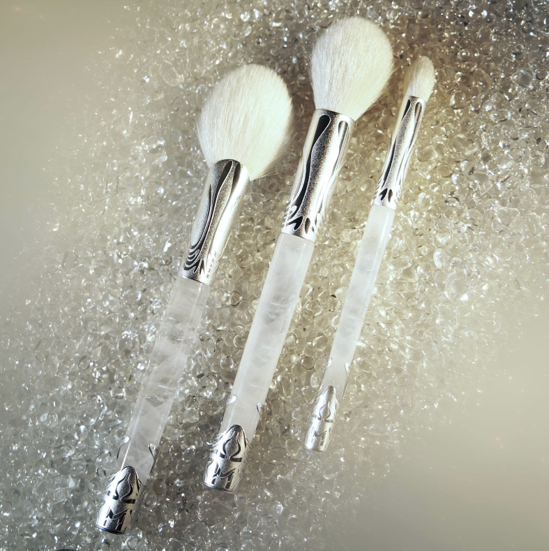 Кисть для макияжа лица пушистая круглая Elven Song купить в VISAGEHALL