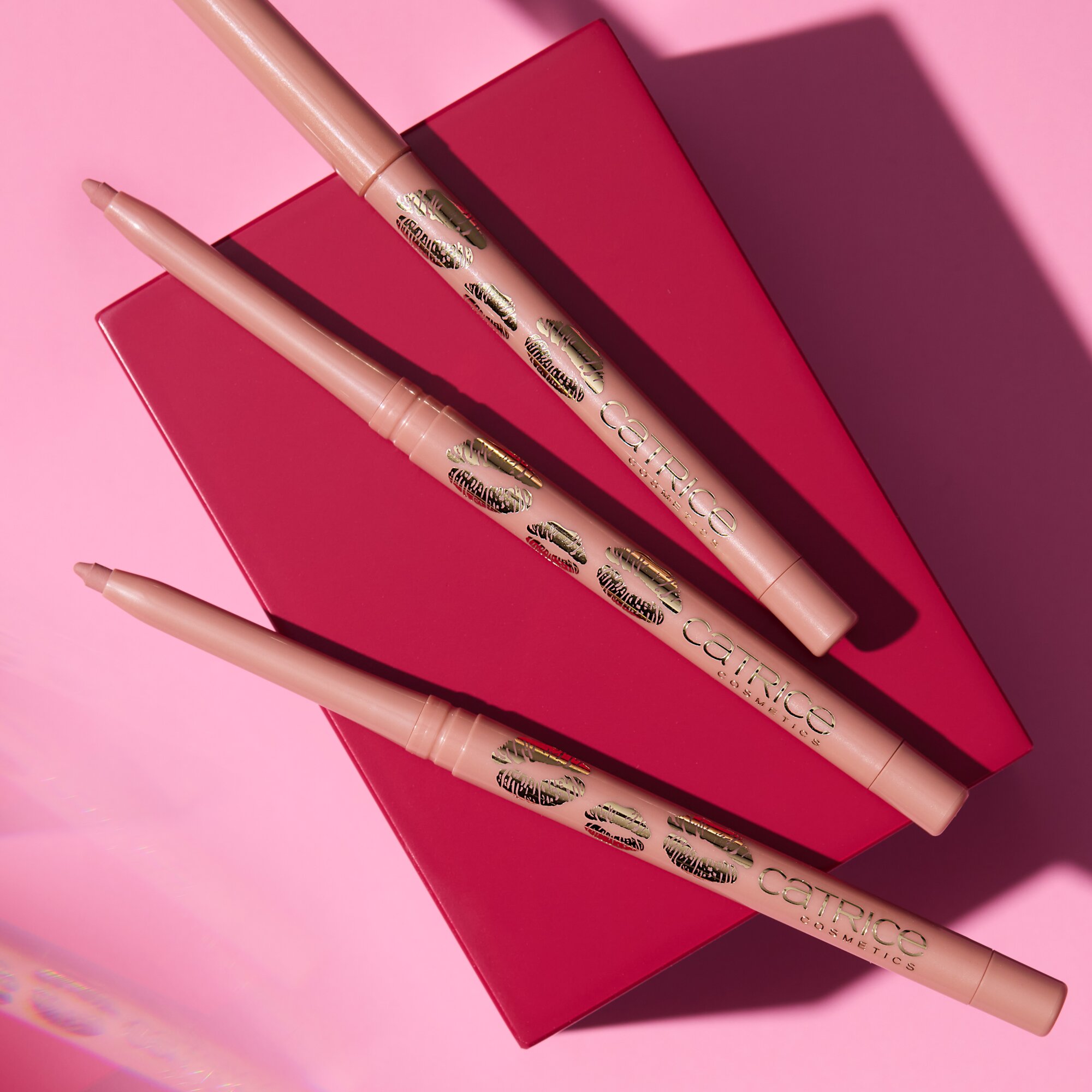 Карандаш для губ KISS & GLOW Plumping Lip Liner 