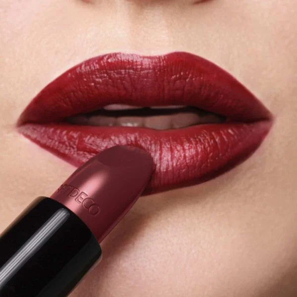 Помада для губ увлажняющая Perfect Color Lipstick