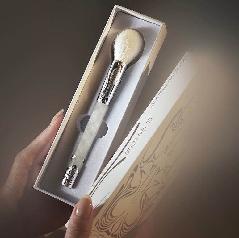 Кисть для макияжа лица пушистая круглая Elven Song купить в VISAGEHALL