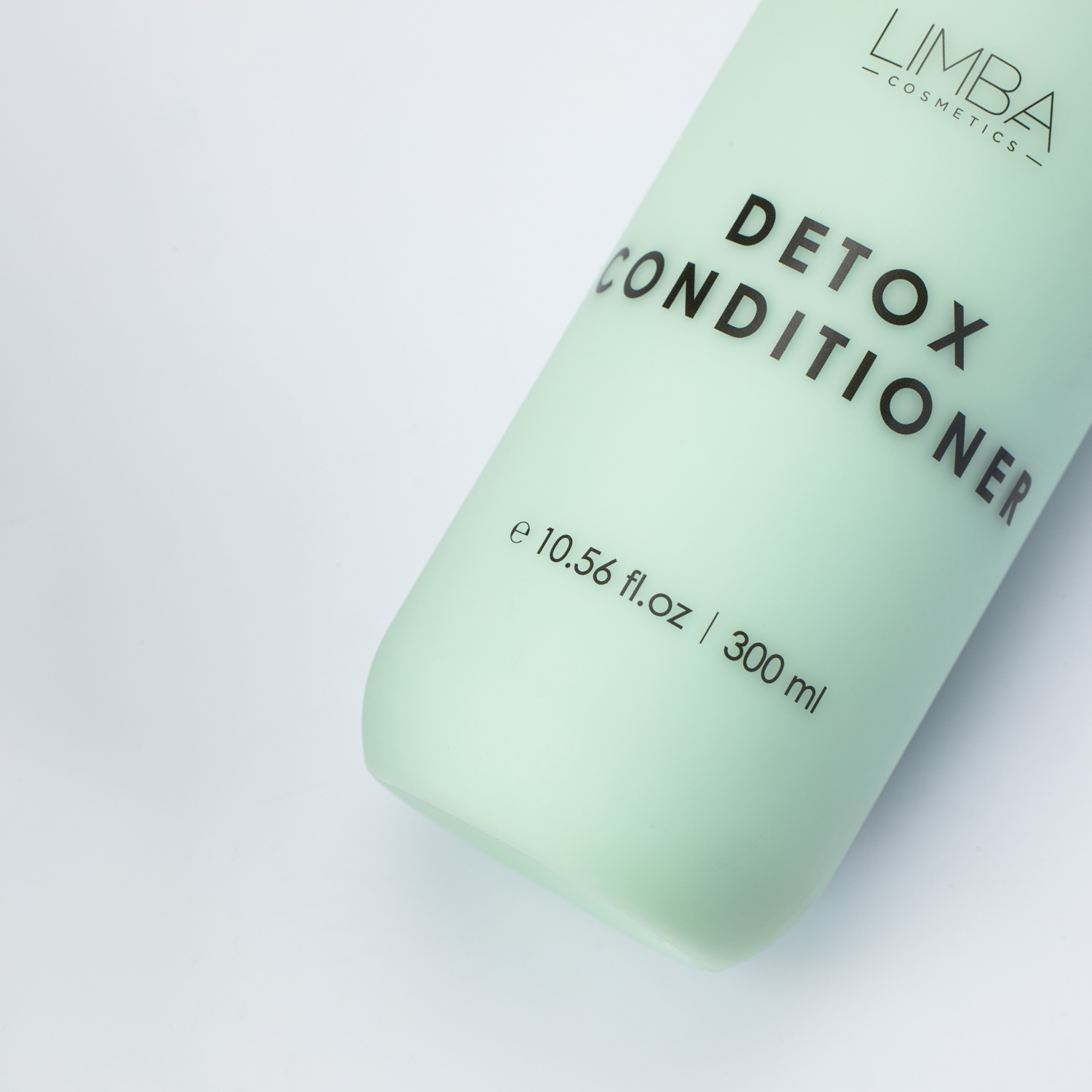 Детокс-кондиционер для легкого расчесывания Detox Detangling Conditioner купить в VISAGEHALL