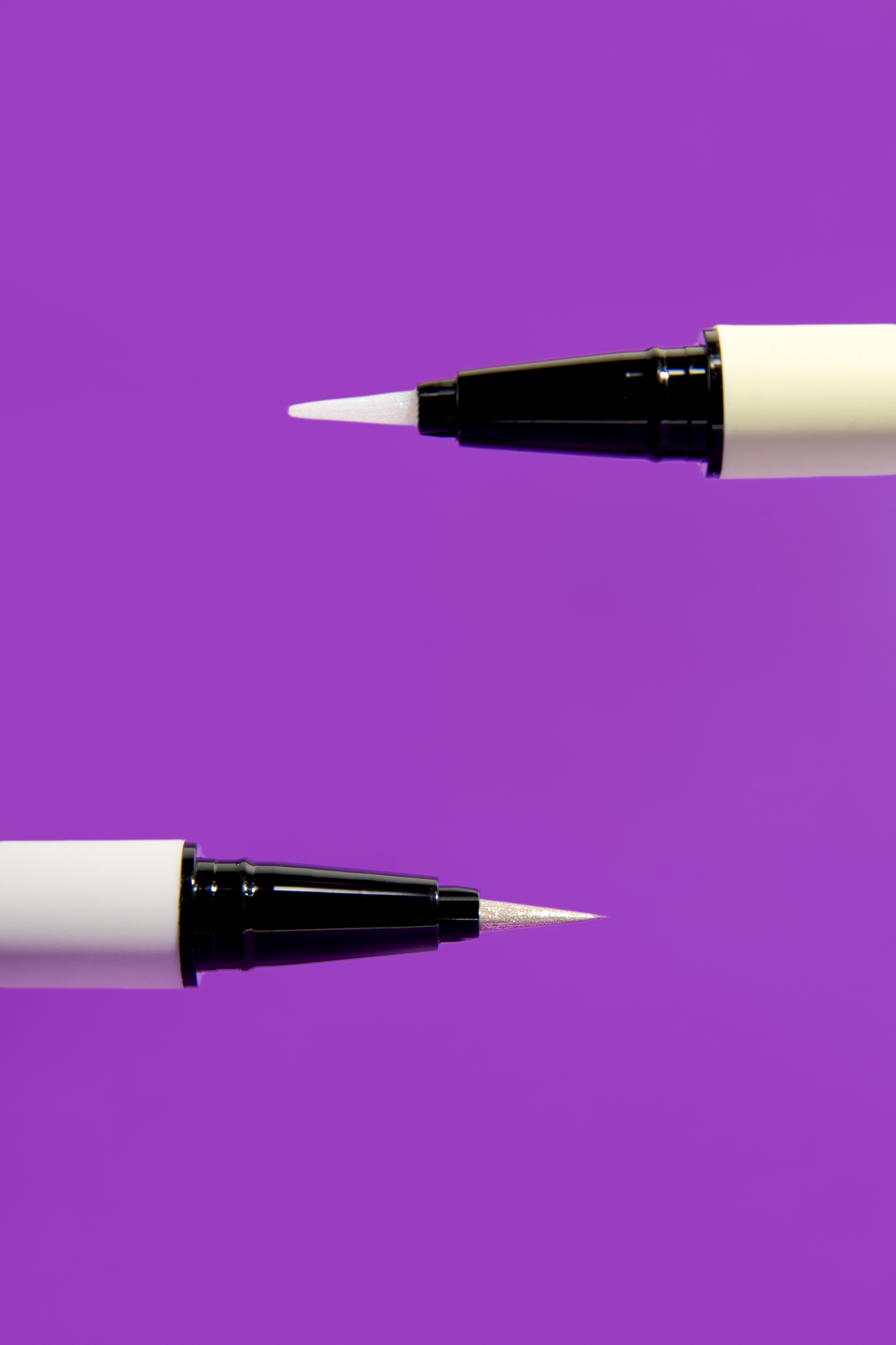 Маркер для глаз сияющий Glitter eyeliner