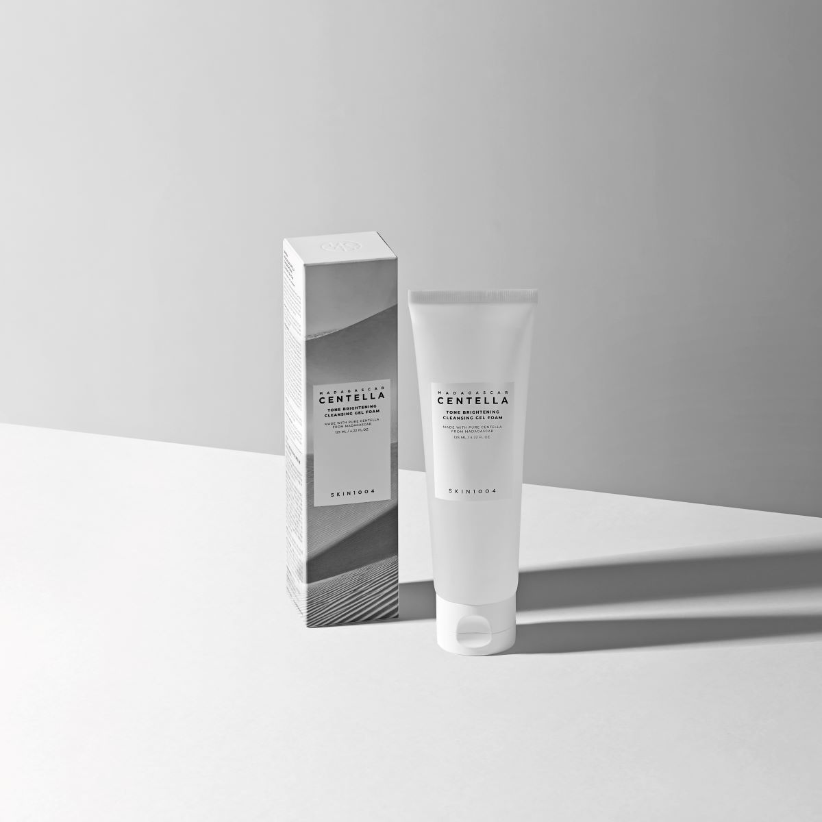 Пенка для умывания лица осветляющая с центеллой купить в VISAGEHALL