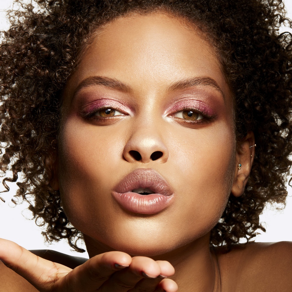 Пудра для лица компактная Extra Dimension Skinfinish