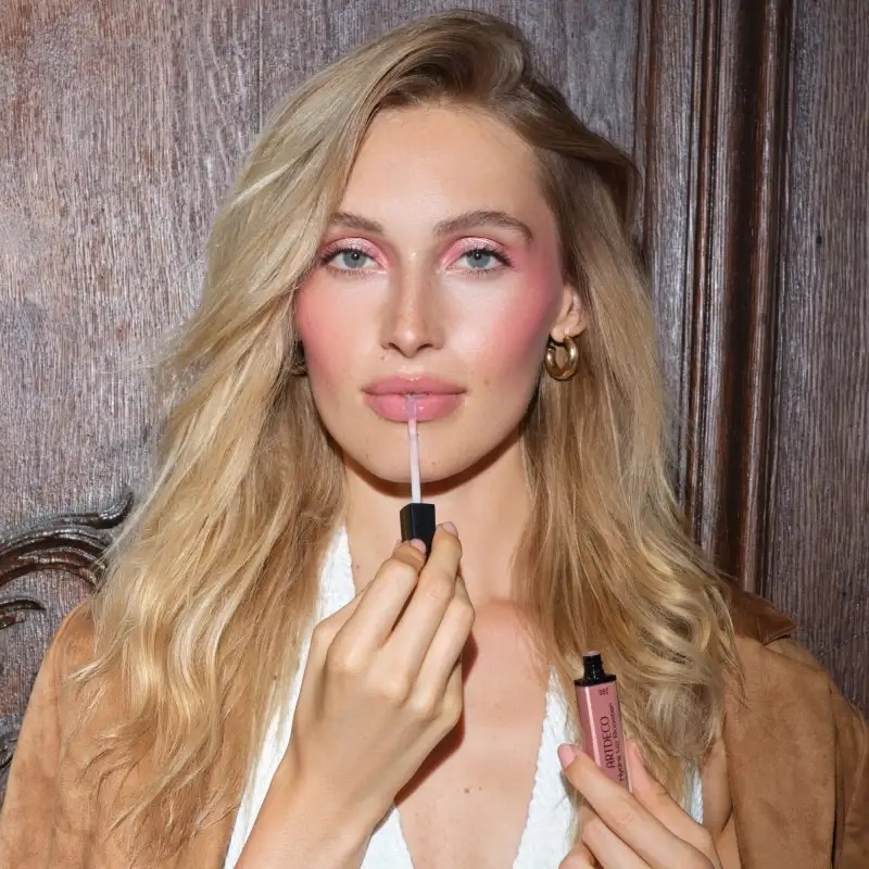 Блеск для губ Hydra Lip Booster