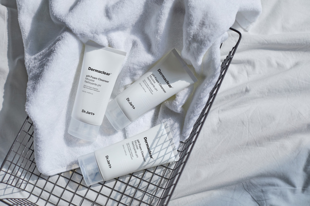 Гель-пенка для глубокого очищения кожи Dermaclear Micro Foam Micro-Mousse  купить в VISAGEHALL