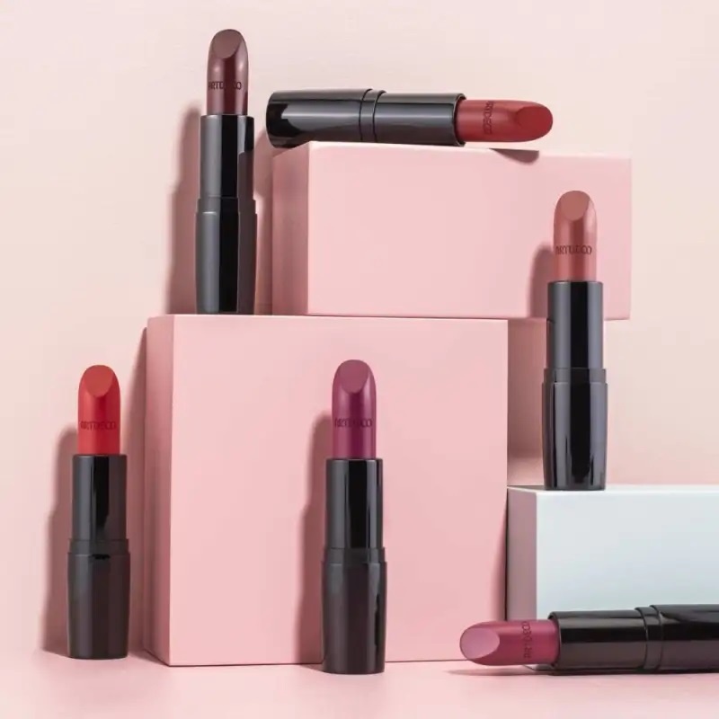 Помада для губ увлажняющая Perfect Color Lipstick Весна 2021