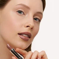 Помада-бальзам оттеночная Wet Kiss Lipstick-Balm