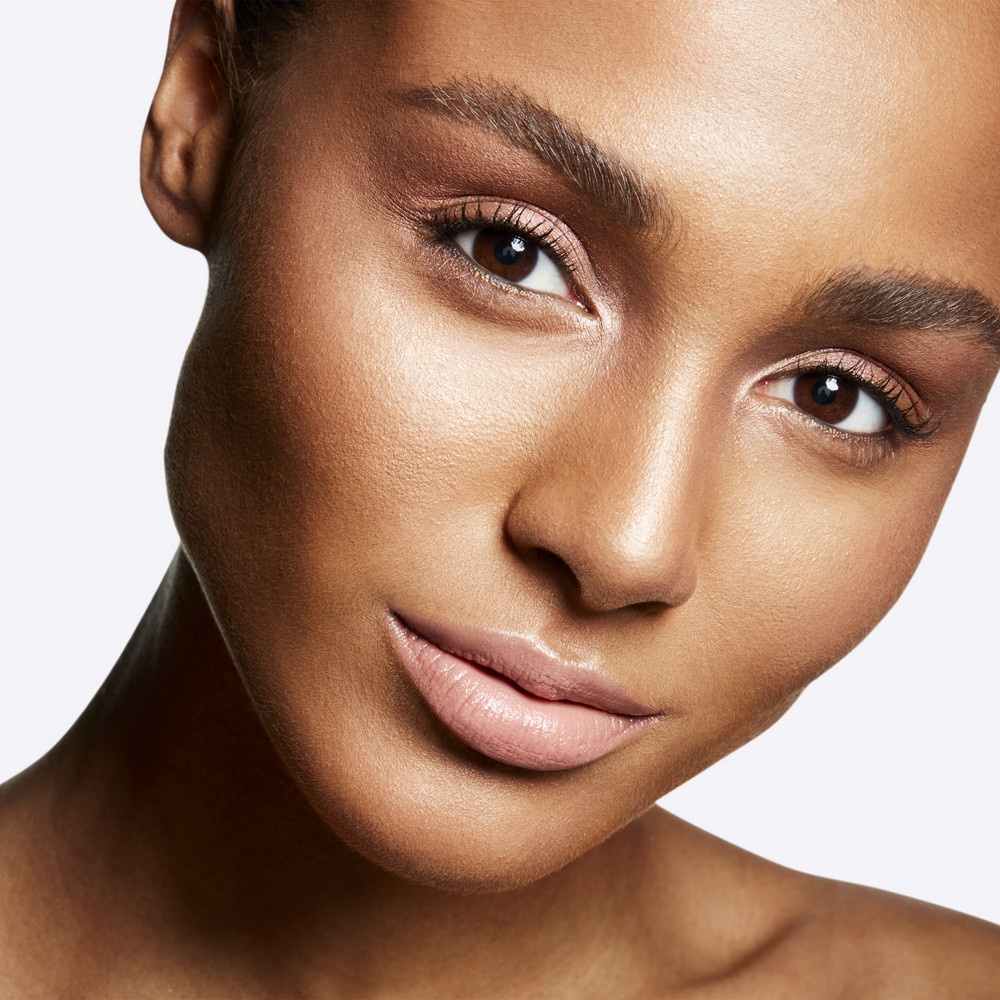 Пудра для лица компактная Extra Dimension Skinfinish