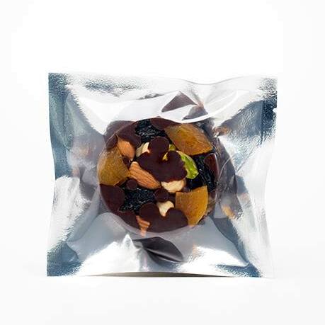 Медальон 66% Dark chocolate Dominican: миндаль, фундук, фисташка, курага, чернослив, изюм купить в VISAGEHALL