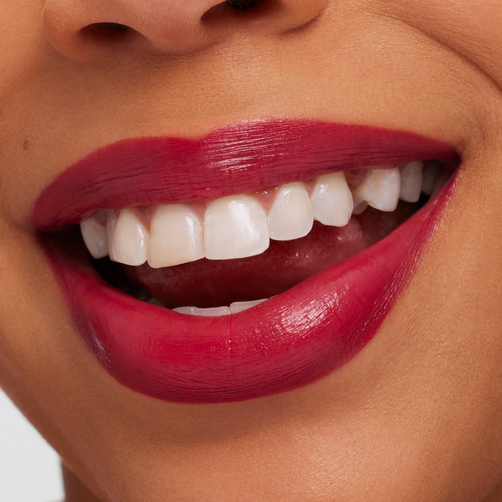 Губная помада Macximal Satin Lipstick 