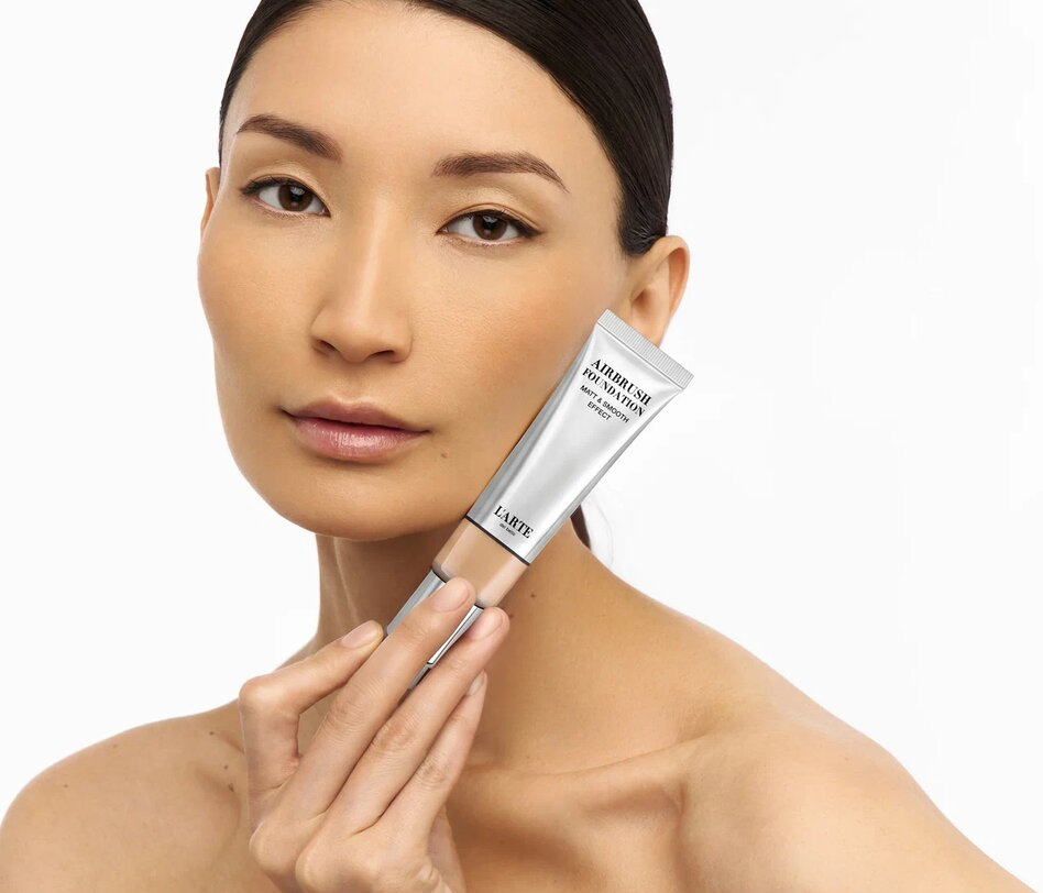Тональное средство Airbrush foundation