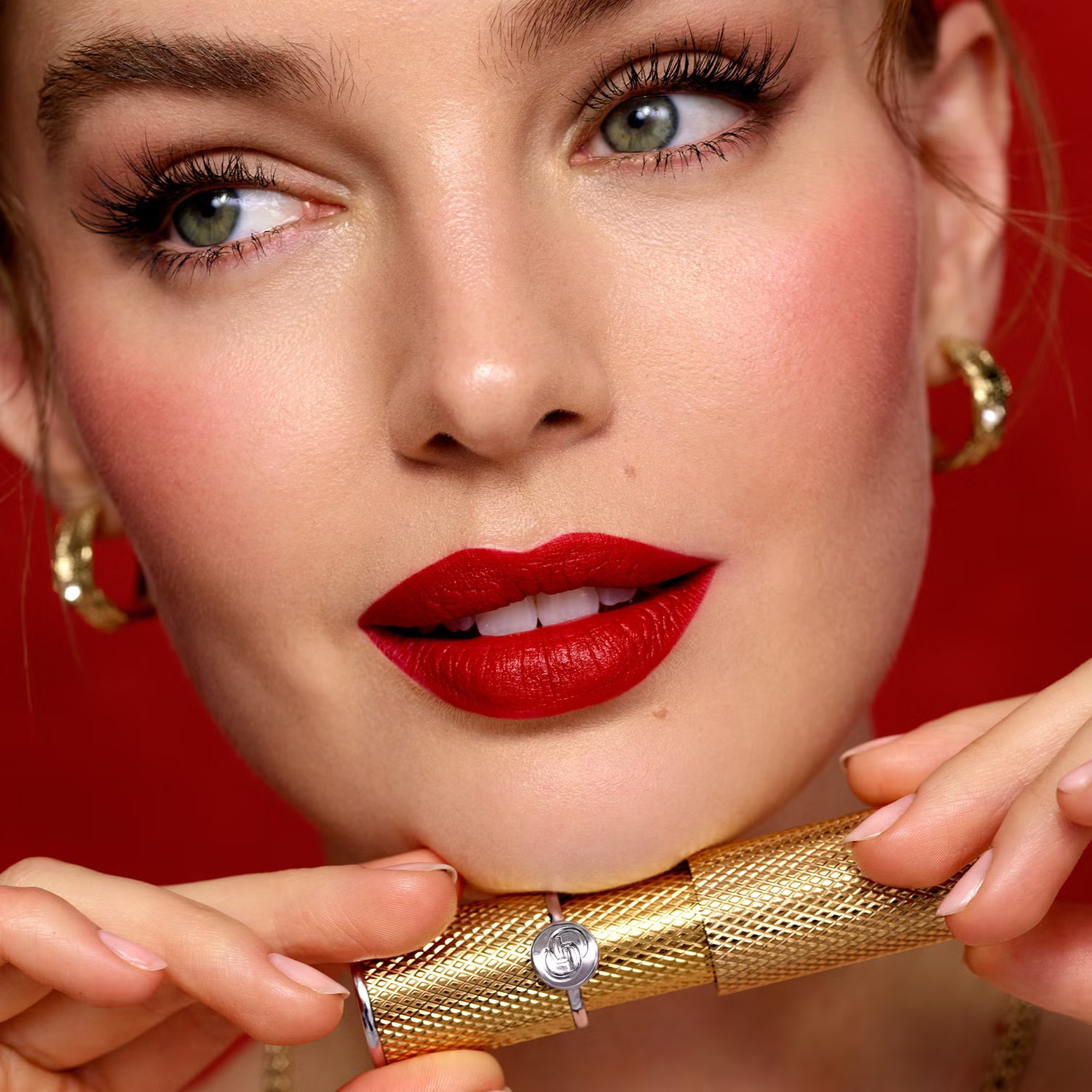 Губная помада увлажняющая с бархатно-матовым эффектом Rouge Opulent