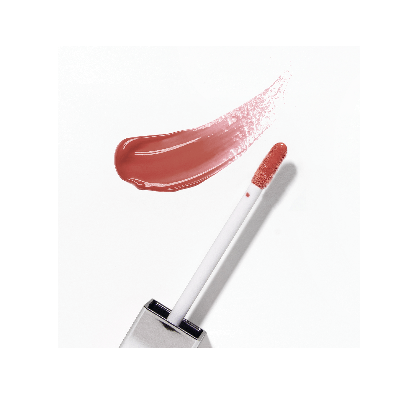 Блеск для губ легкий сияющий Color Salute Light Weight Lip Glaze