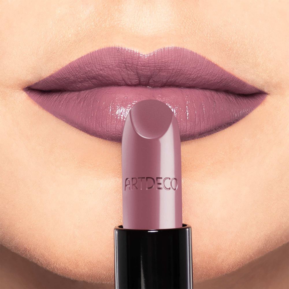 Помада для губ увлажняющая Perfect Color Lipstick Spring 2022 