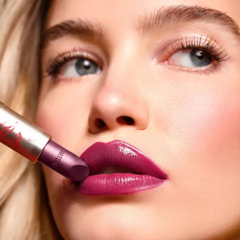 Помада для губ увлажняющая Perfect Color Lipstick 2025