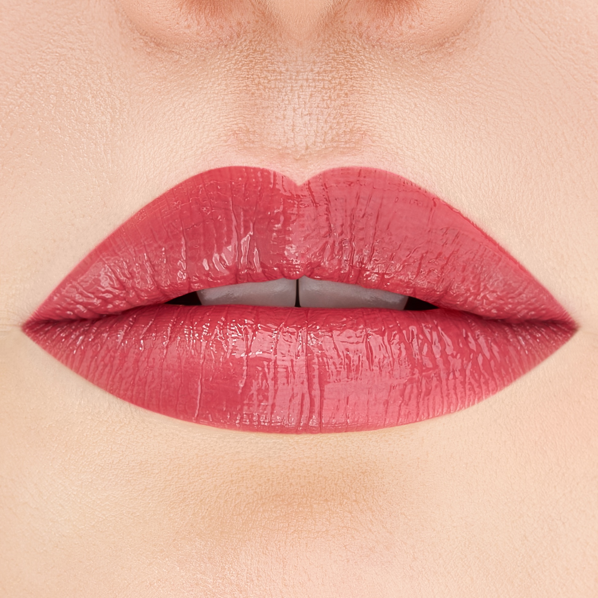 Блеск для увеличения объема губ Le Volume Plum&Care Lipgloss 