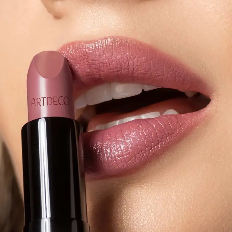 Помада для губ увлажняющая Perfect Color Lipstick Весна 2021