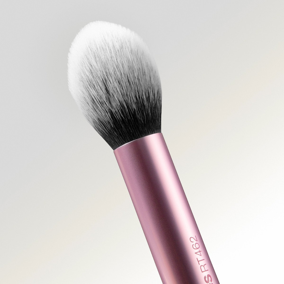 Кисть для сухих румян Precision Blush Brush