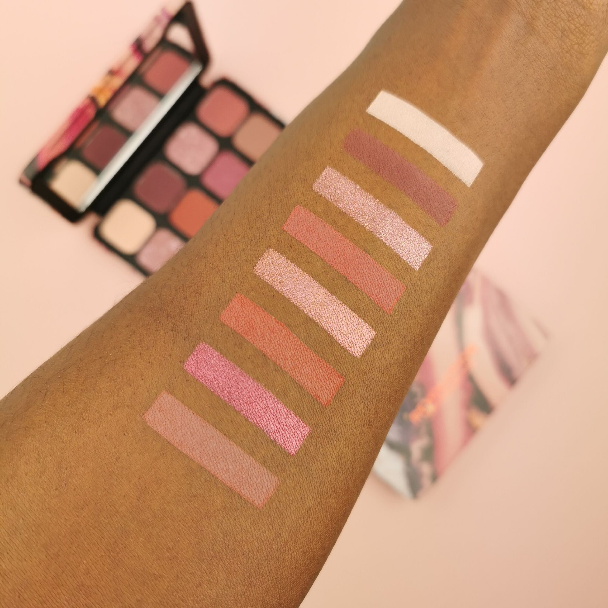 Палетка для макияжа глаз Forever Flawless Dynamic Allure купить в VISAGEHALL