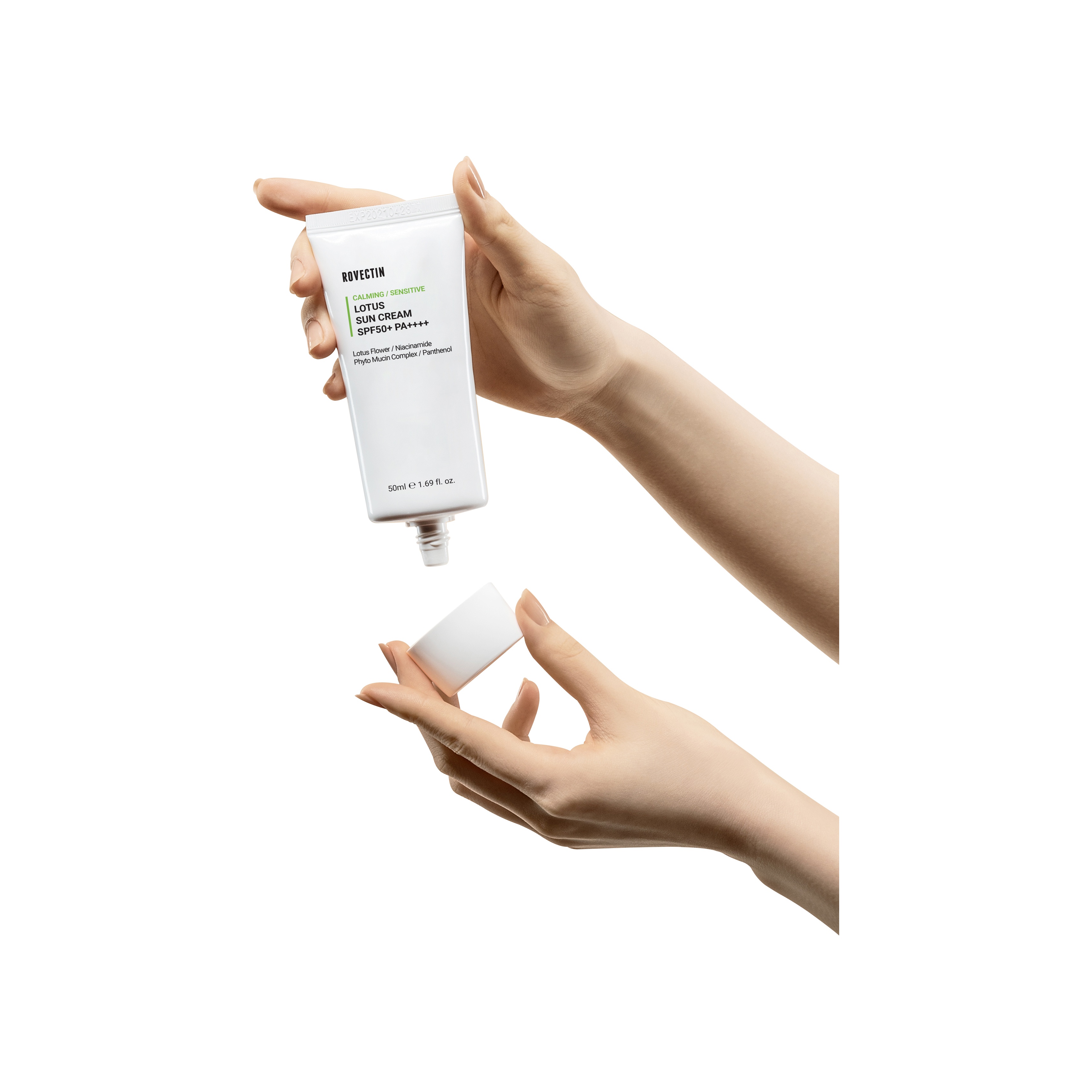 Крем солнцезащитный успокаивающий SPF50+ PA++++ купить в VISAGEHALL