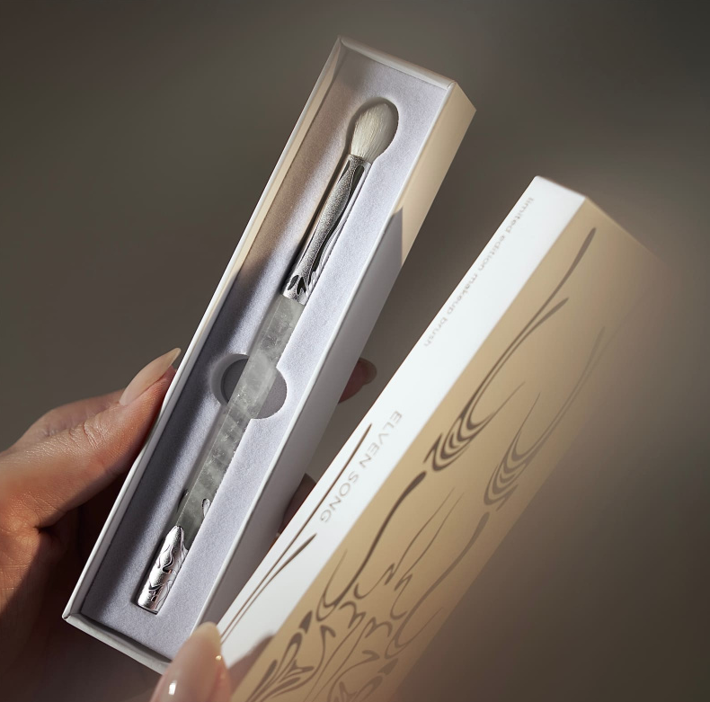 Кисть для макияжа глаз пушистая растушевочная Elven Song купить в VISAGEHALL