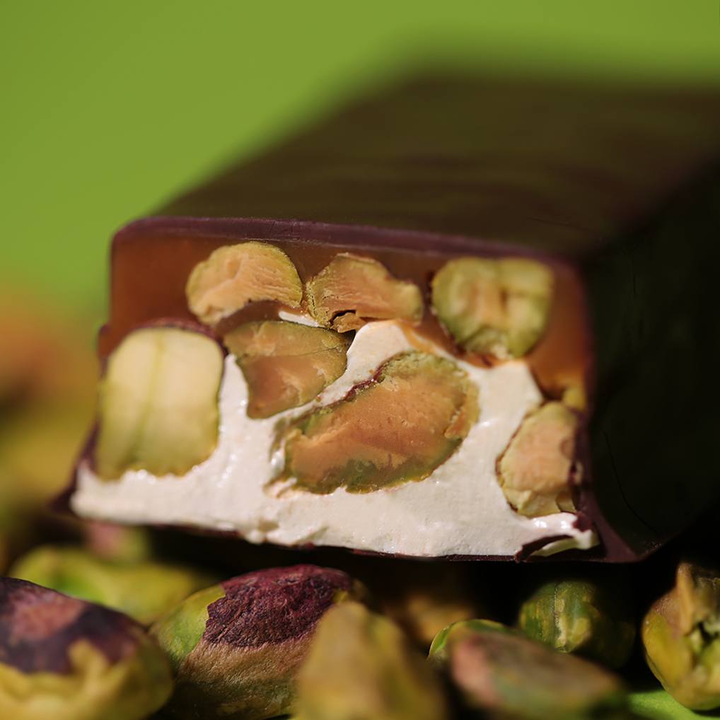 Батончик шоколадно - фисташковый Ugly купить в VISAGEHALL