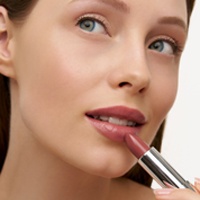 Помада-бальзам оттеночная Wet Kiss Lipstick-Balm