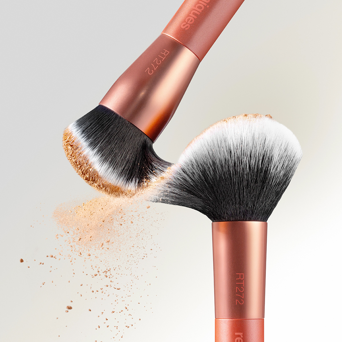 Кисть для тональной основы и пудры двусторонняя Liquid & Powder Base Brush
