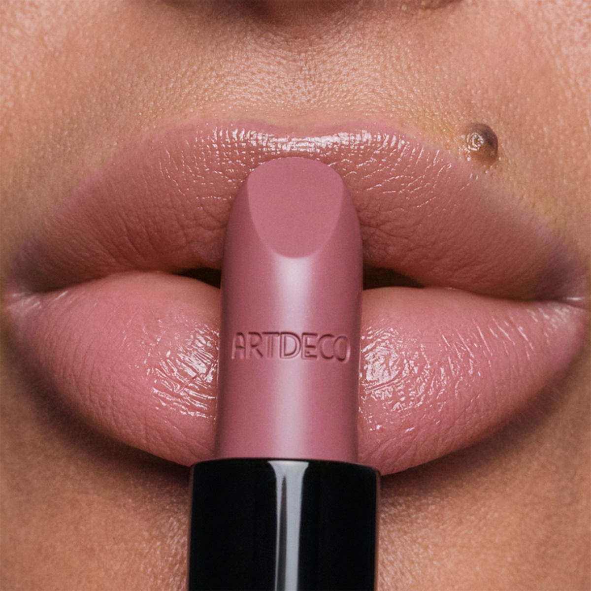 Помада для губ увлажняющая Шепот шелкового пути Perfect Color Lipstick