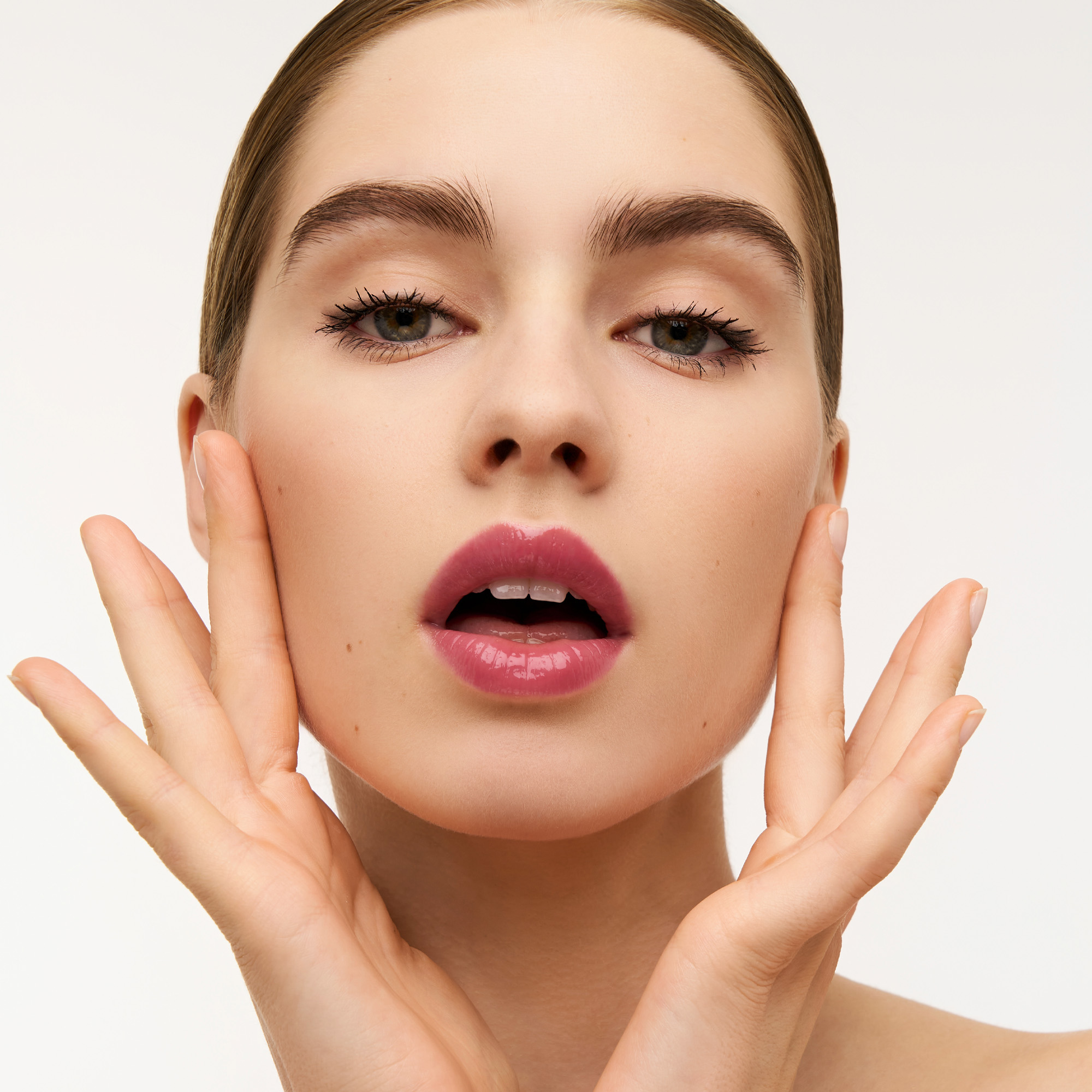 Блеск для губ увлажняющий Sensoma Hyaluronic Hydra Gloss